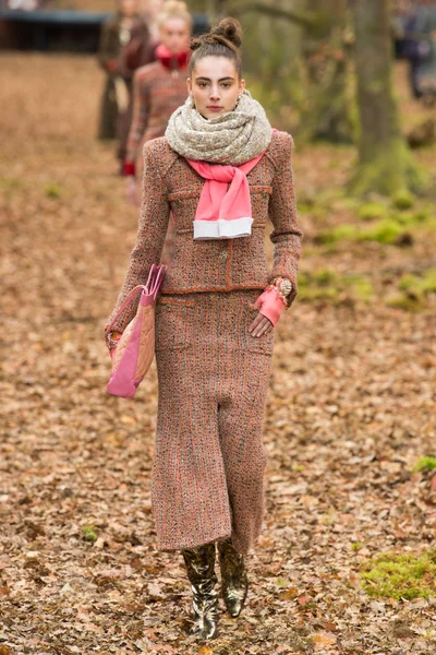 Look 29